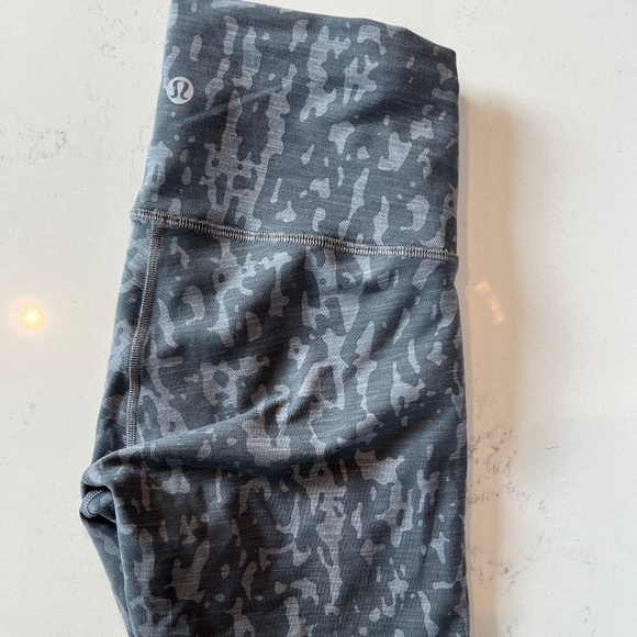 Lululemon Wunder Train High Rise Tight - 25" - Picture 2 of 5